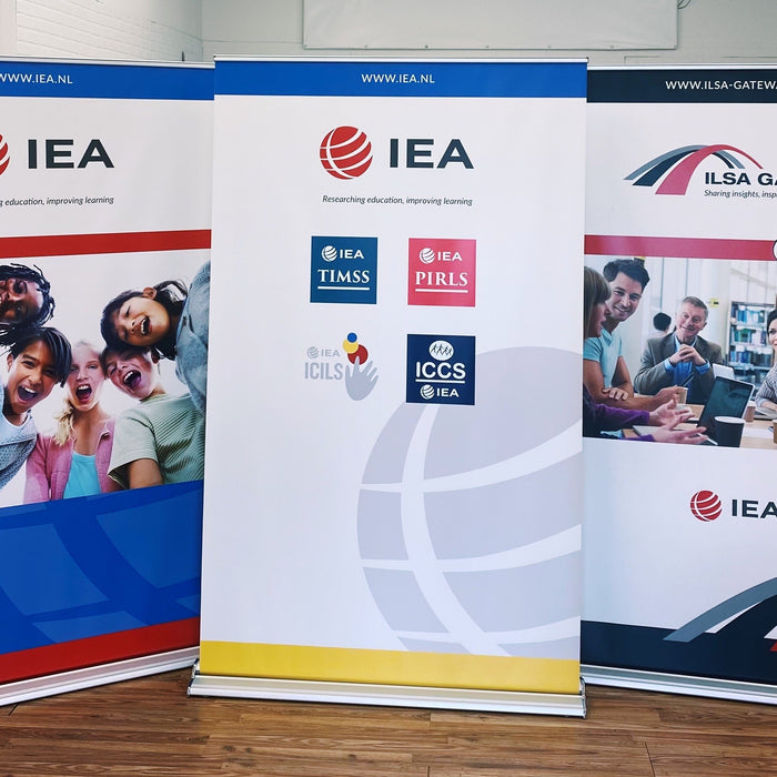 How to Set Up a Retractable Banner Stand